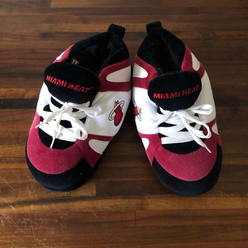 Miami Heat Slippers, Big Boys 4/5 NWOT